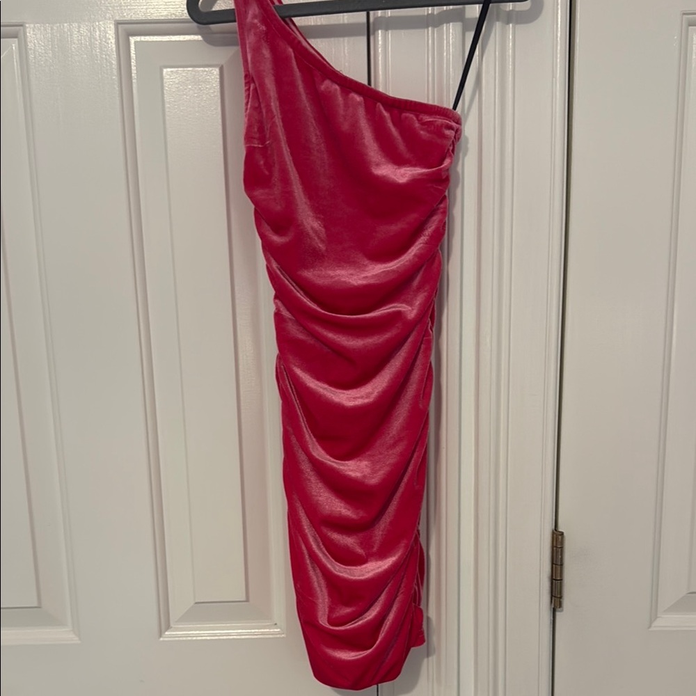 Elegant Pink One-Shoulder Dress